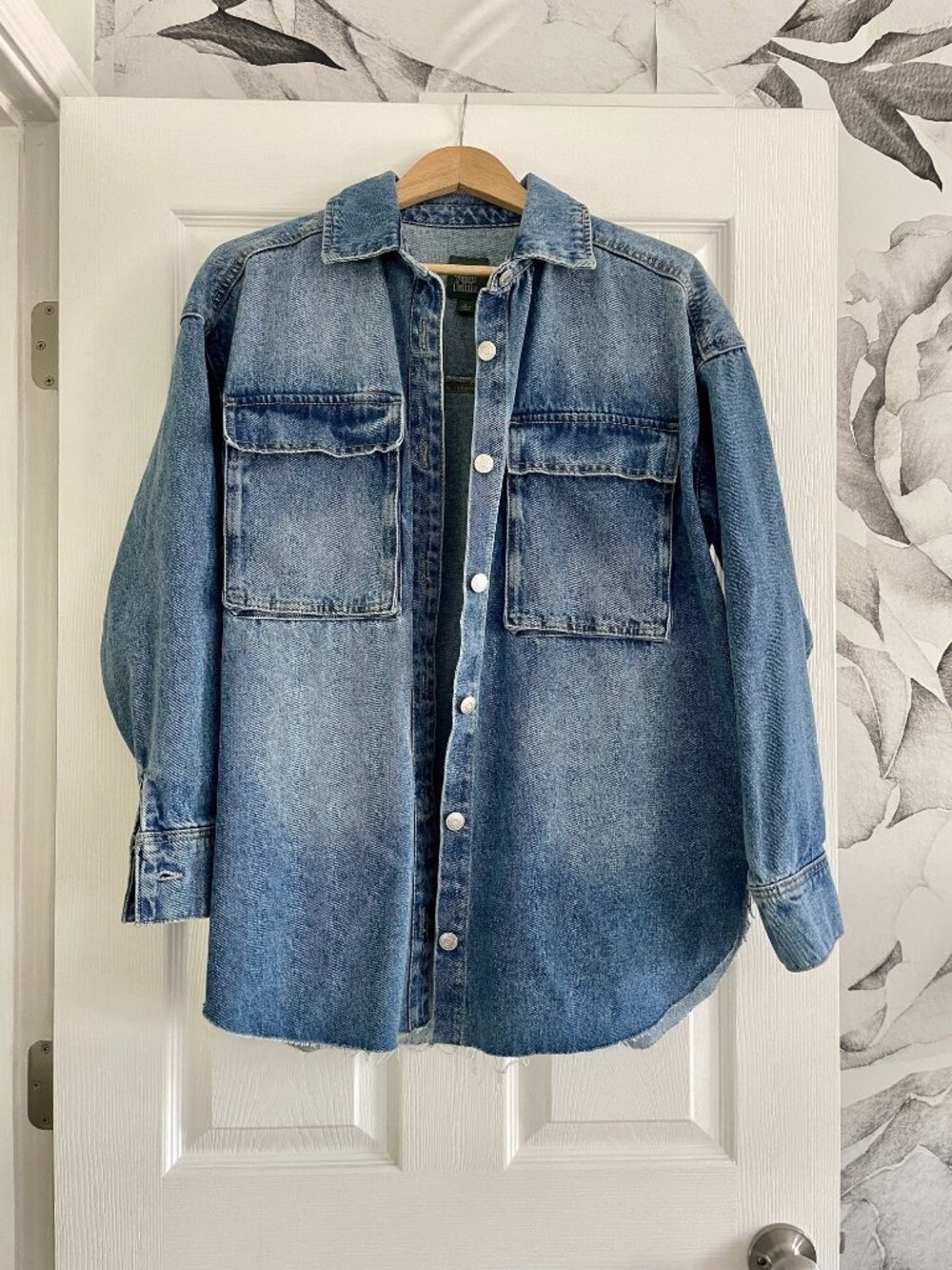 Wild Fable Denim Button‑Down Shirt – Medium Wash (Size S)